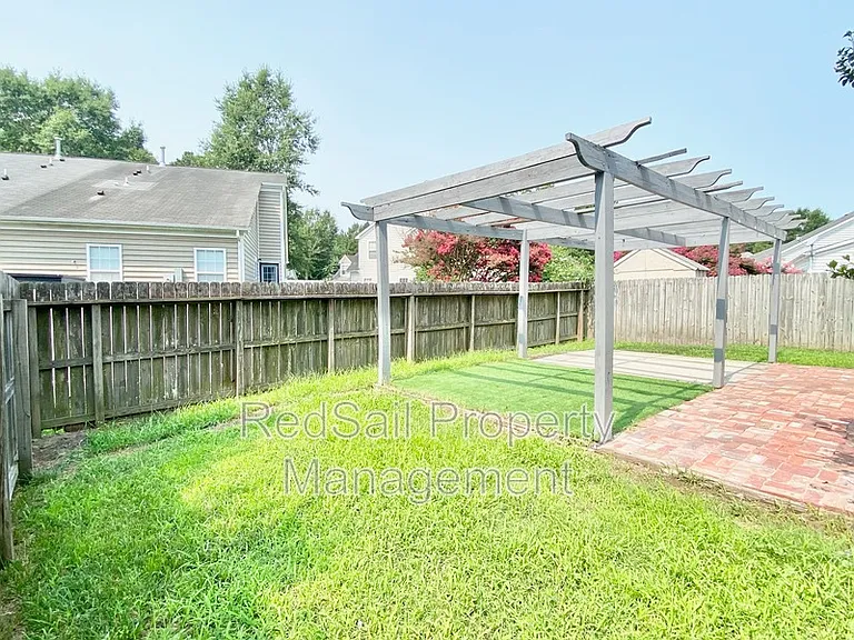 405 Holmes Blvd — Photo 21
