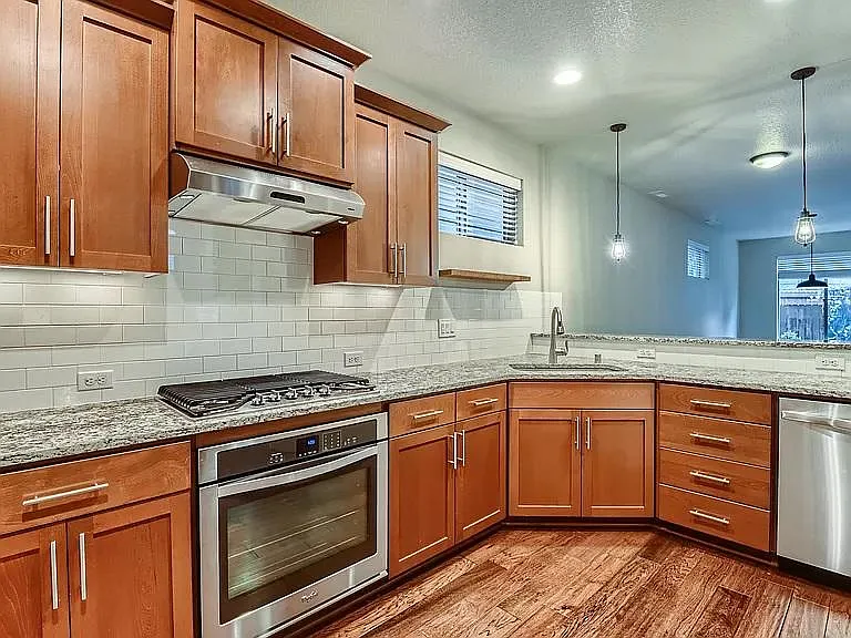 4016 SE 168th Ave — Photo 2
