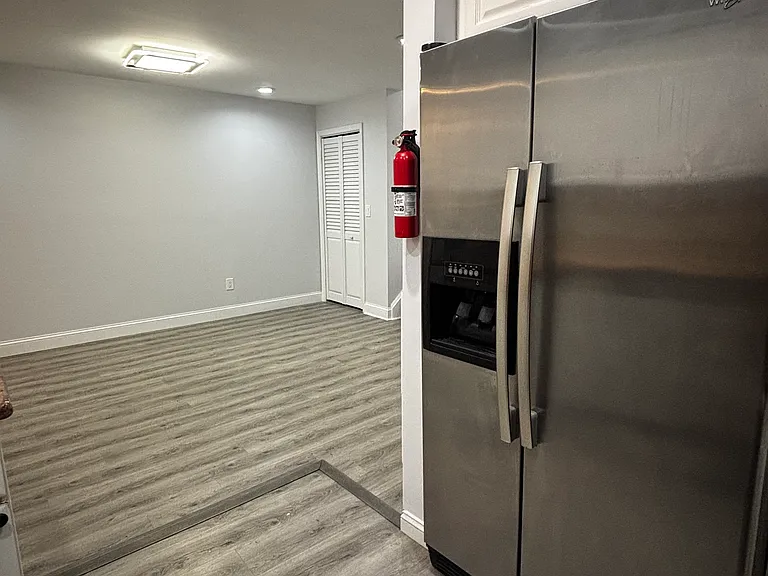 6409 Liberty Ave #I3 — Photo 17
