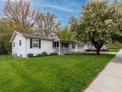 805 10th St, Kalona, IA, 52247