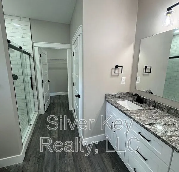 920 Stratford Ave — Photo 20
