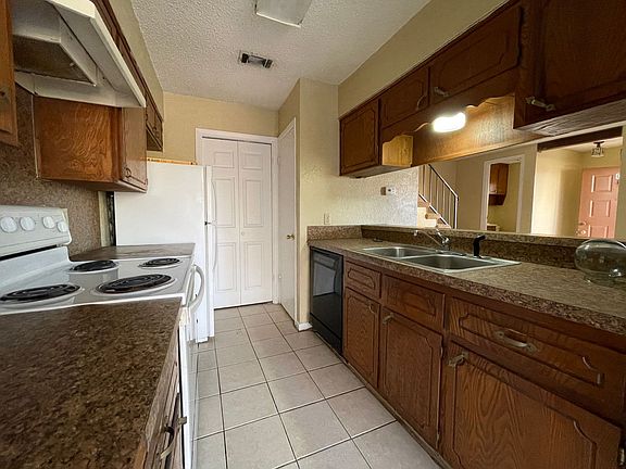 4th image of 1103 Covey Ln #D