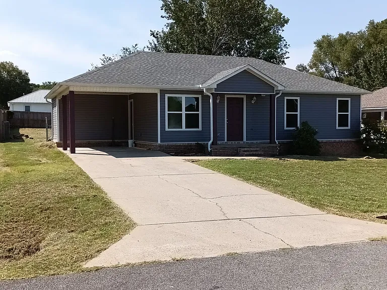 426 Summer Dr — Photo 1
