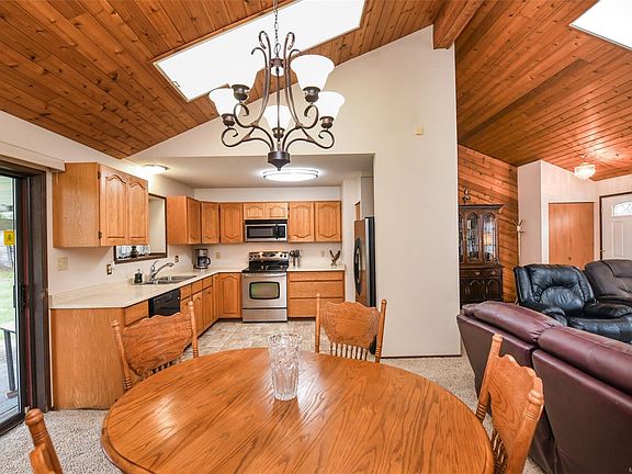 3rd image of 61 Salsbury Rd