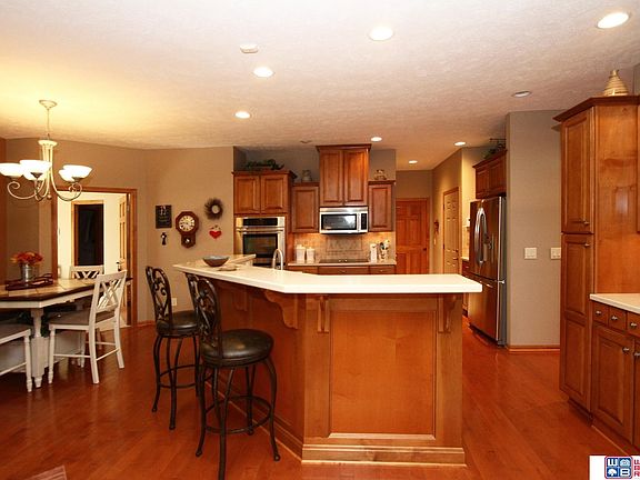 3rd image of 7751 Viburnum Dr