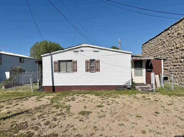 402 Diamondville Ave, Diamondville, WY 83116