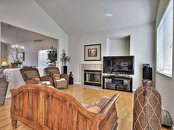 4th image of 3282 Trabuco Ct