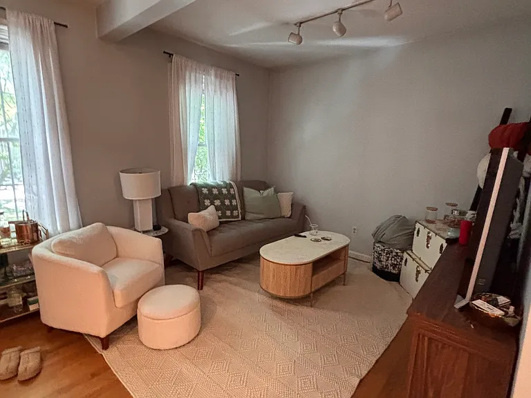 180 Bolton St — Photo 8