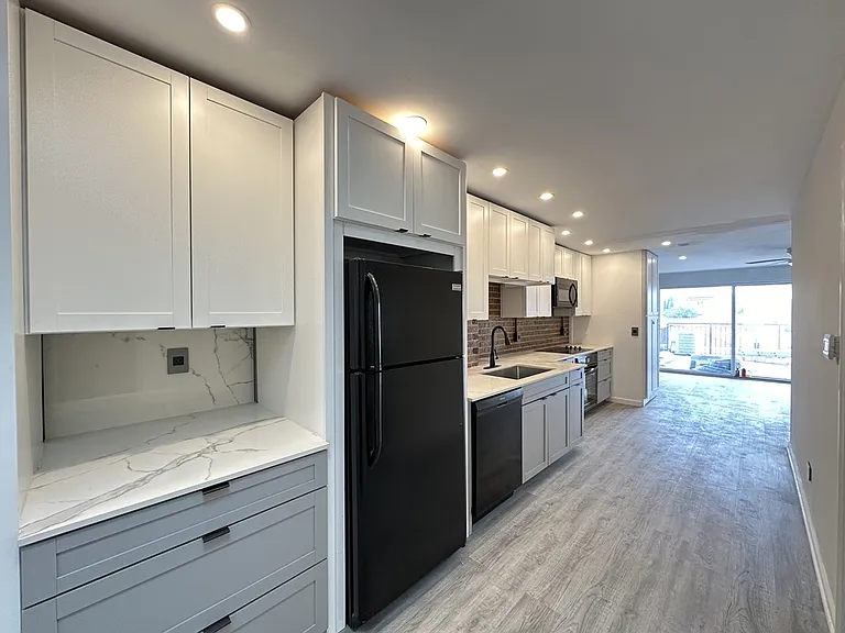 5947 W Montrose Ave #2R — Photo 2