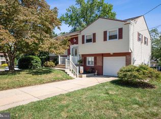 1 Saddle Ridge Rd, Voorhees, NJ 08043