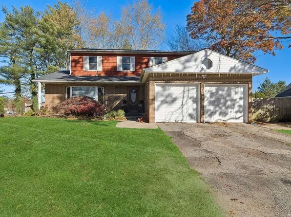 35 Sycamore Avenue, Lake Grove, NY 11755