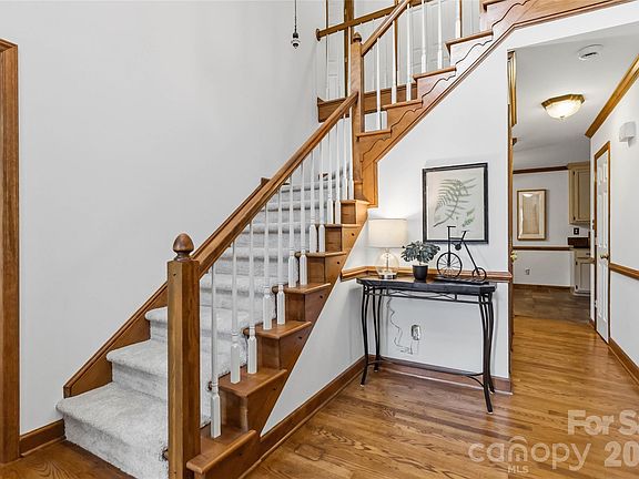 4th image of 6933 Albaneen Ct
