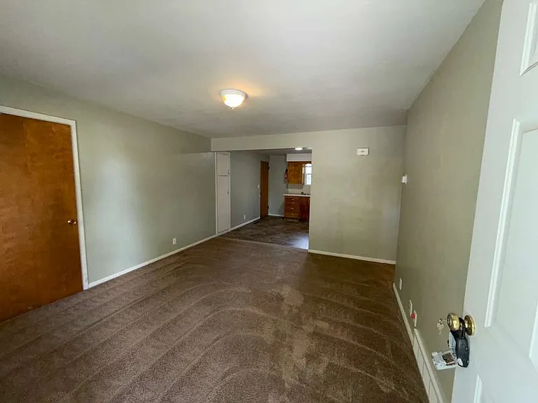 361 N 300 W #5 — Photo 3