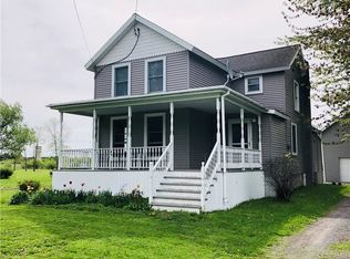202 Monroe St, Sackets Harbor, NY 13685