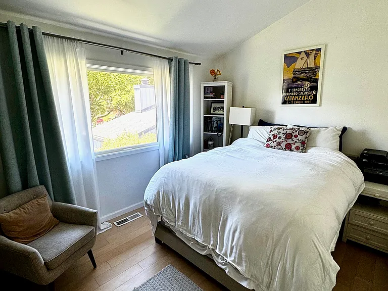 Guest bedroom