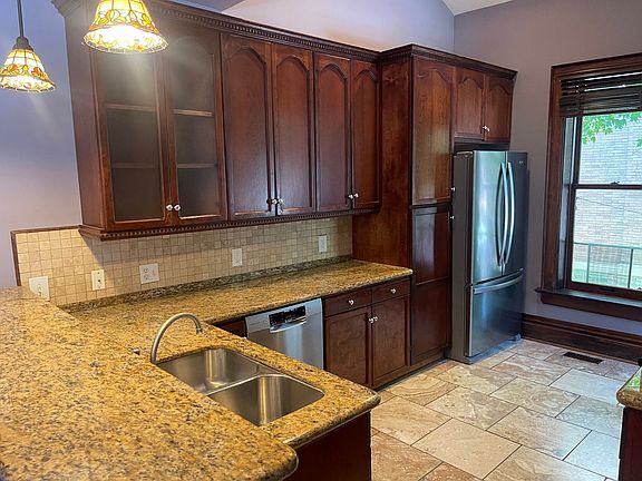 4th image of 853 Dennison Ave