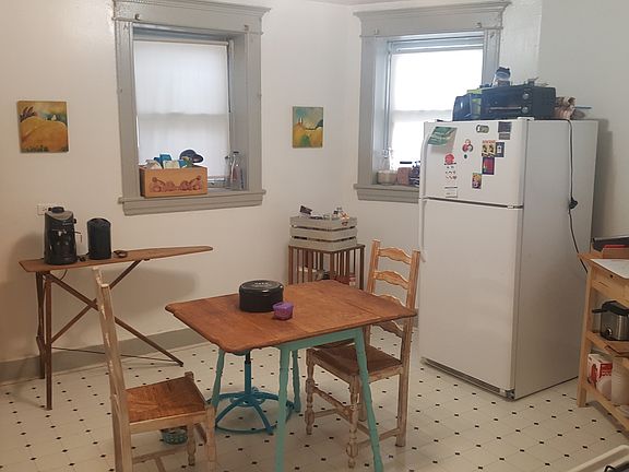 2nd image of 1521 N California Ave #1521B