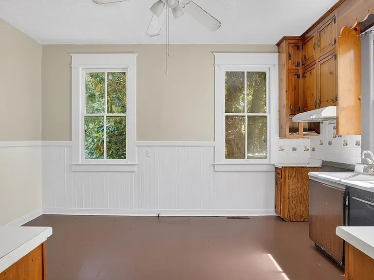 114 Forest Ave — Photo 18