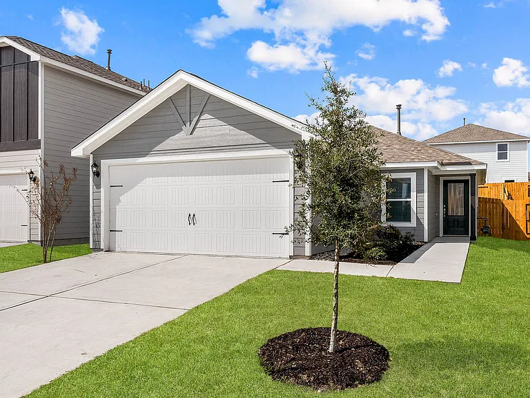 The beautiful Ash is a one-story floor plan.
