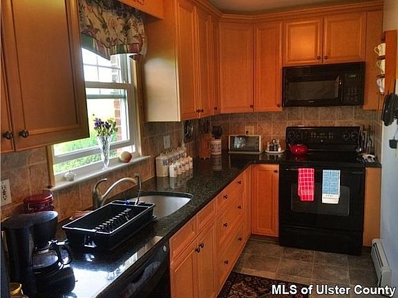 5th image of 136 N Chestnut St APT 4A