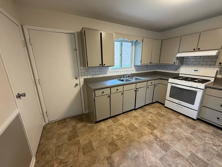 514 E Clark St #B — Photo 2