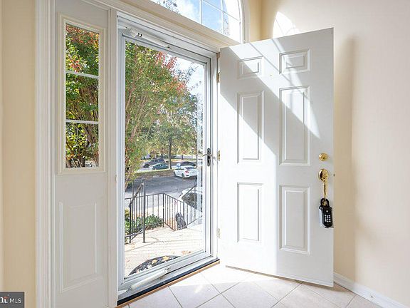 4th image of 7041 Ashleigh Manor Ct