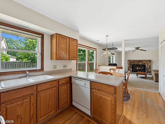 4th image of 74 Wakefield Ln
