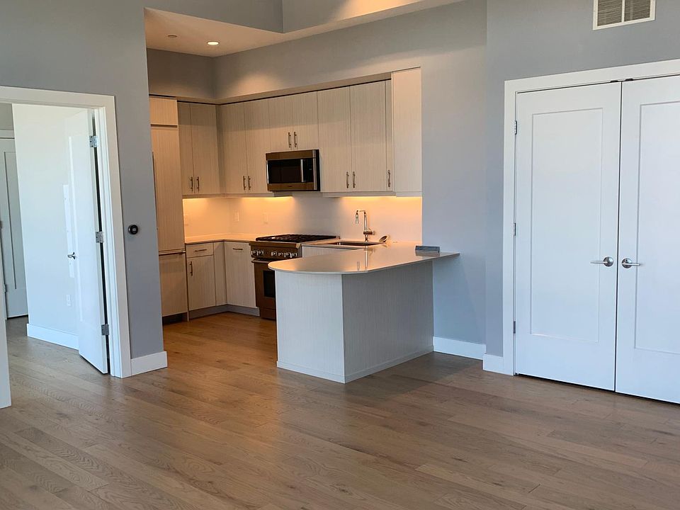 1st image of 10 Shipyard Dr Unit 504