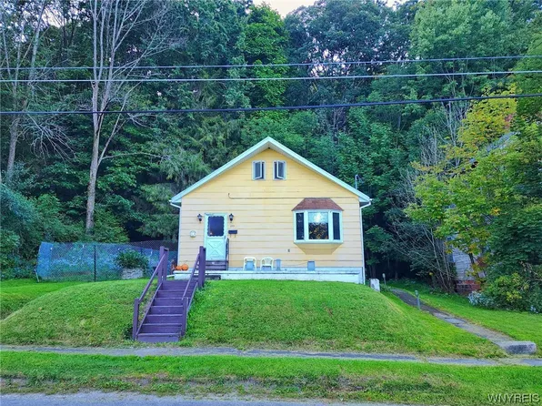 229-230 Highland Ave, Salamanca, NY 14779