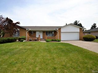 37322 Almont Dr W, Sterling Heights, MI 48310