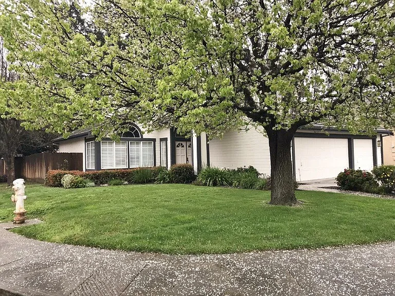 1305 Preston Pl — Photo 2