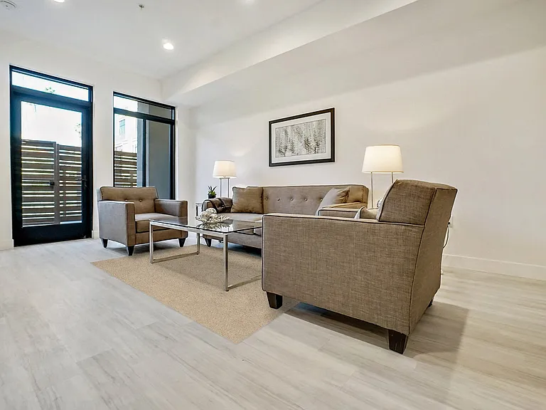 Residences at Village Walk — Photo 35