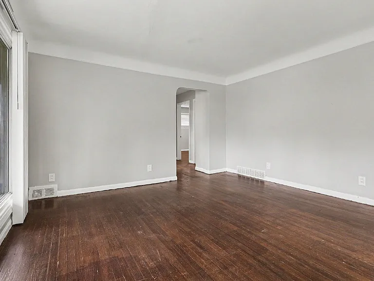 1189 Woodland Dr — Photo 5