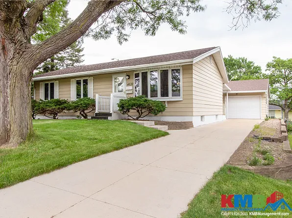 4532 Ozark St NE, Cedar Rapids, IA 52402