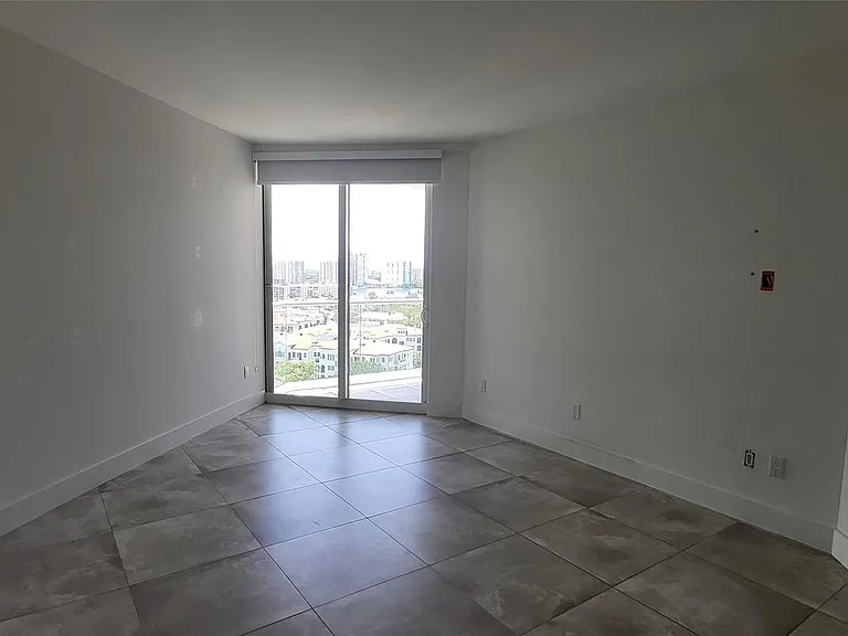 2600 Island Blvd #1603 — Photo 11