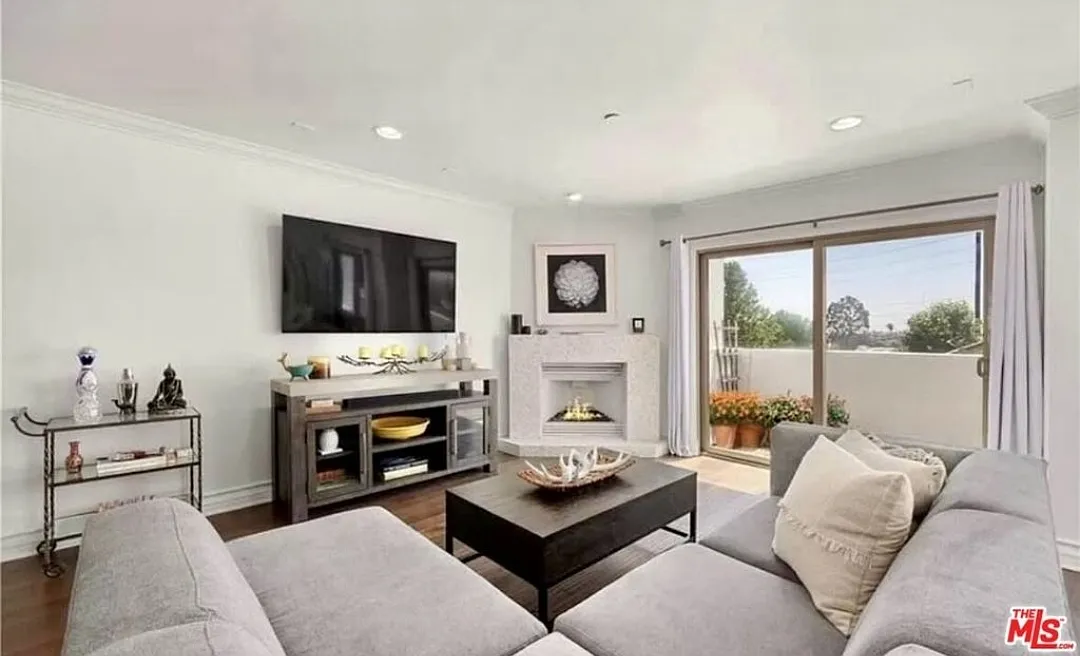 3 bed, 2.5 bath, 1800 sqft, $5,900 — Photo 1