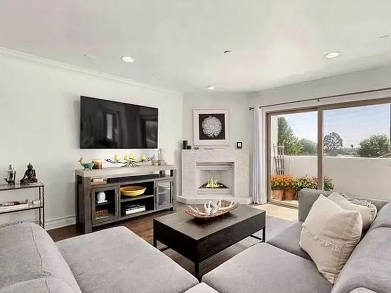 1621 Barry Ave #Penthouse 3 — Photo 1