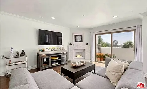 1621 Barry Ave Photo 1