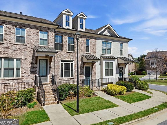 2nd image of 2051 Glenview Park Cir