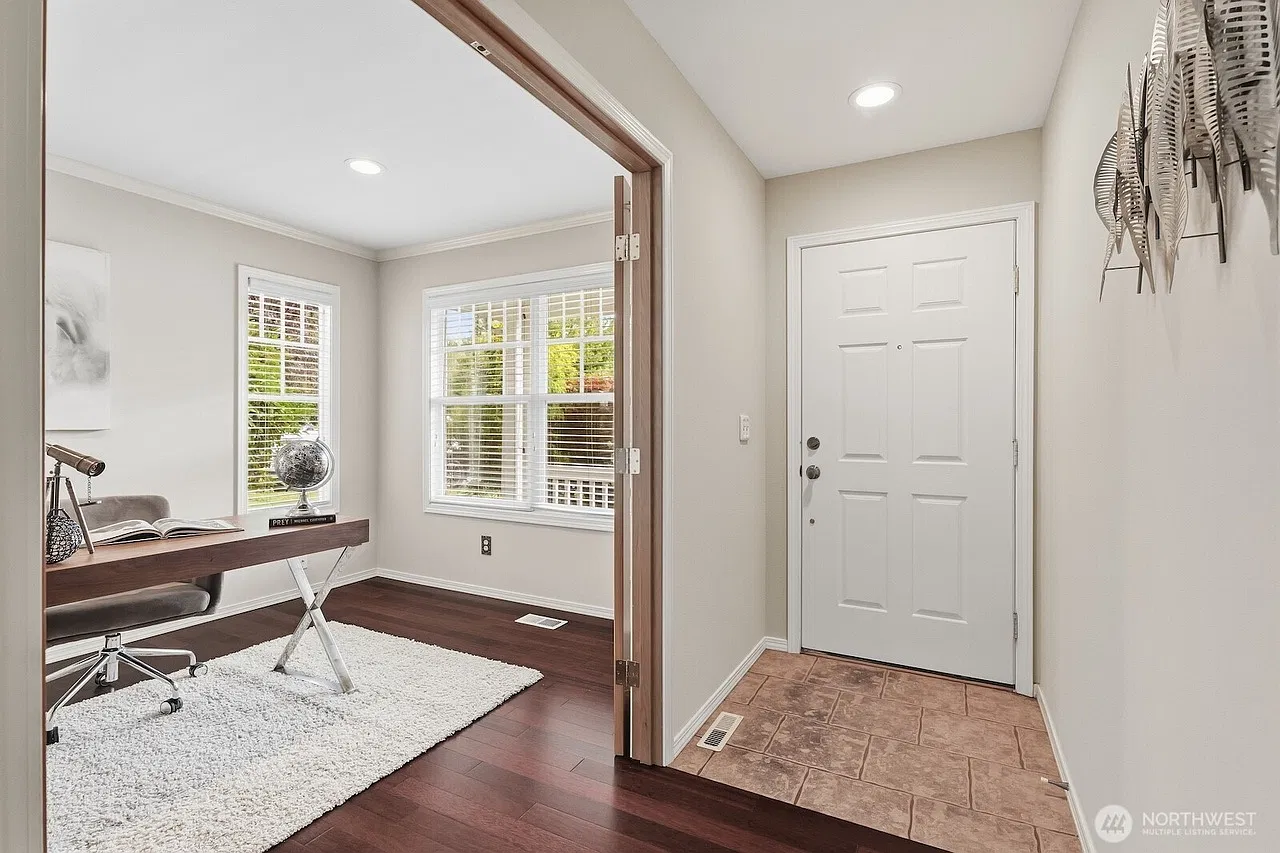 5 bed, 1970 sqft, $3,700 — Photo 3