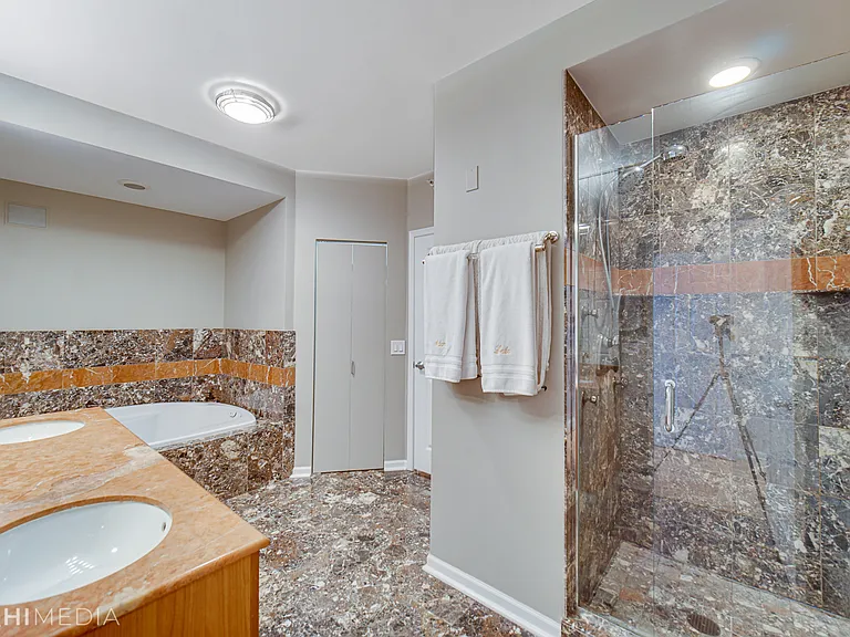 635 N Dearborn St #1105 — Photo 16