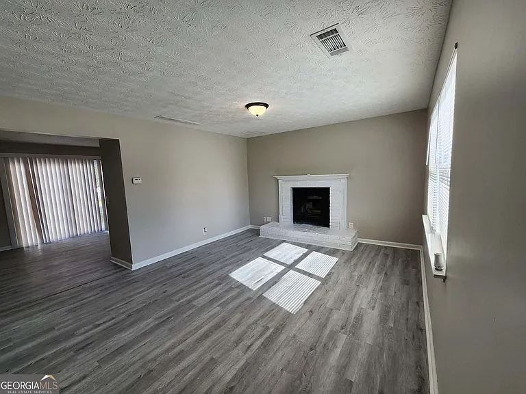 1653 Pinedale Cir NW — Photo 2