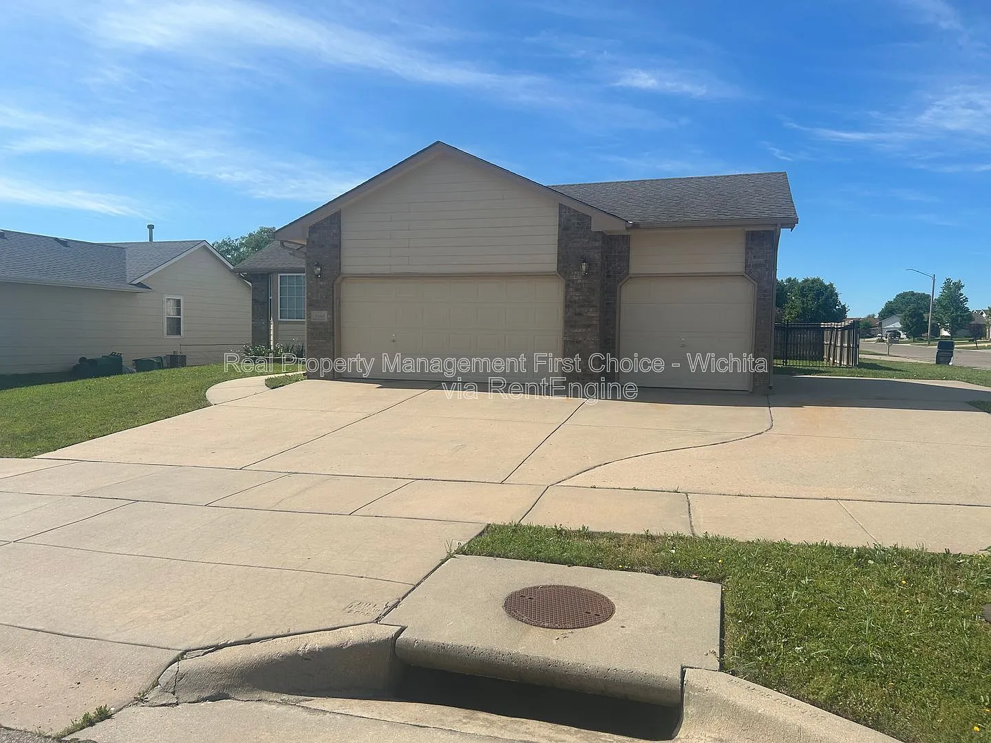 3 bed, 3.0 bath, 2500 sqft, $1,900 — Photo 2