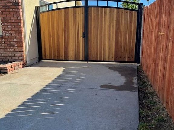 2nd image of 1252 E Puente Ave