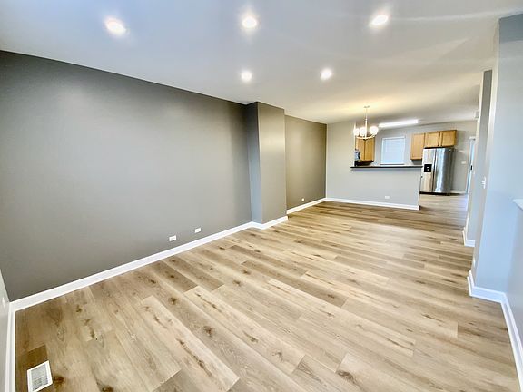 3rd image of 613 N Hidden Prairie Ct