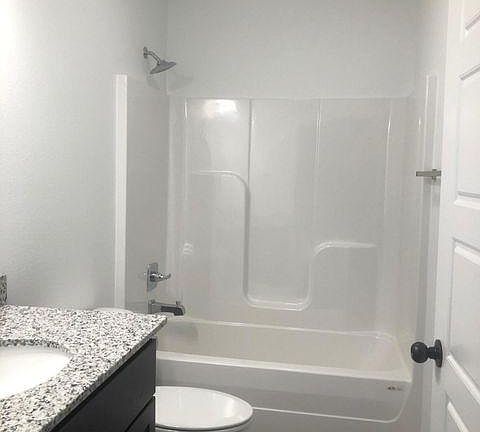 3rd image of 129 E Poplar St