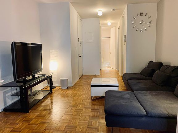 3rd image of 350 W 50th St APT 3Q