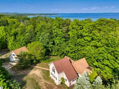 4467 S Forthill Rd, Suttons Bay, MI, 49682