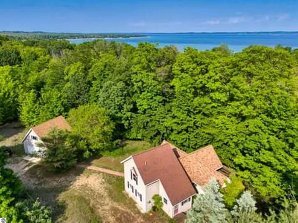 4467 S Forthill Rd, Suttons Bay, MI 49682