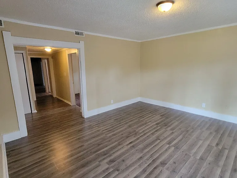 1728 Milburn St — Photo 6